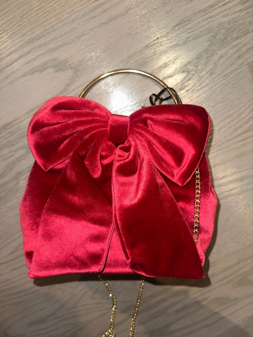 House of Harlow 1960 Red Velvet Bow Mini Bag with Gold Chain - Picture 3 of 8